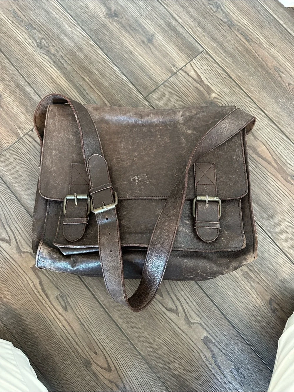 Classic Brown Leather Messenger Bag